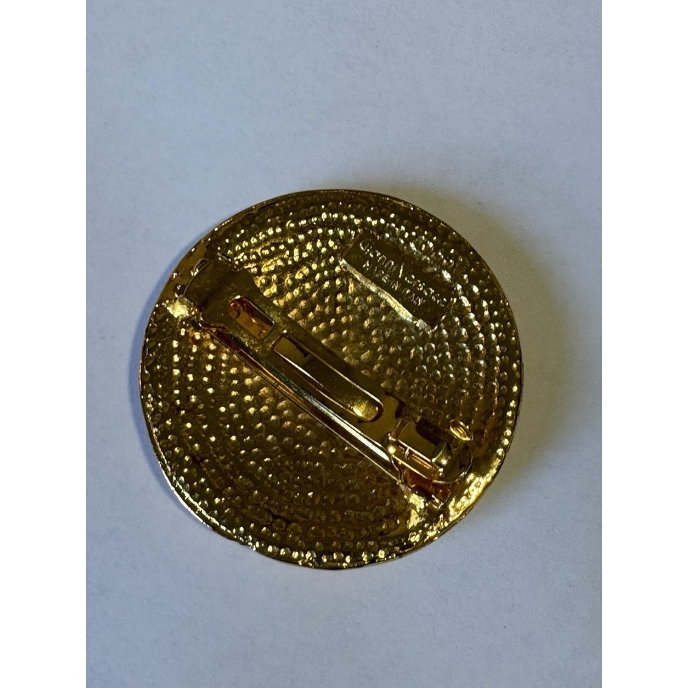Gianni Versace Golden Plate Shield Shape Sea Shell Border Hair Clip - Picture 4 of 8